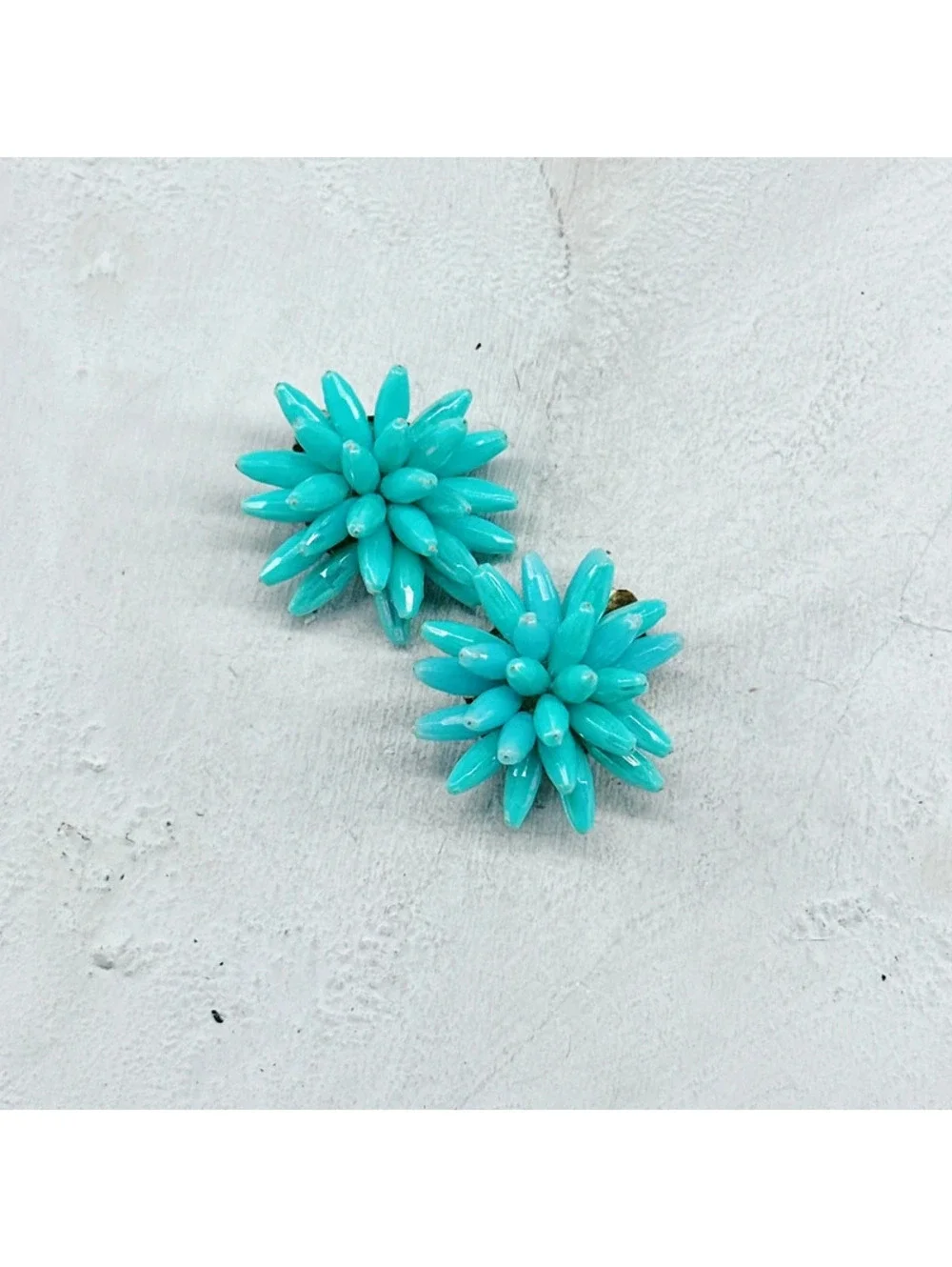 836mc. Aqua Floral CLIP ON’s Earrings Vintage